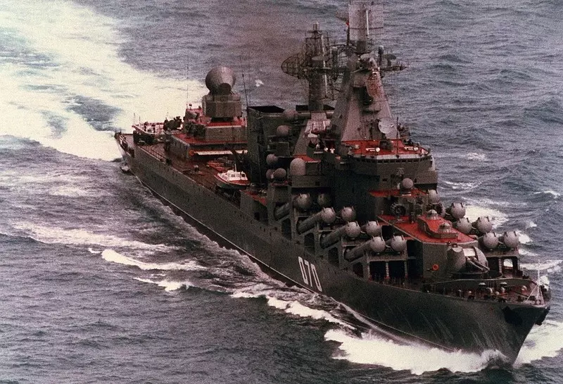 Rosyjski krążownik pod obserwacją sił USA u wybrzeży Półwyspu Iberyjskiego