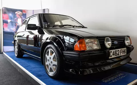 Princess Diana's Ford Escort sold at auction for £650k