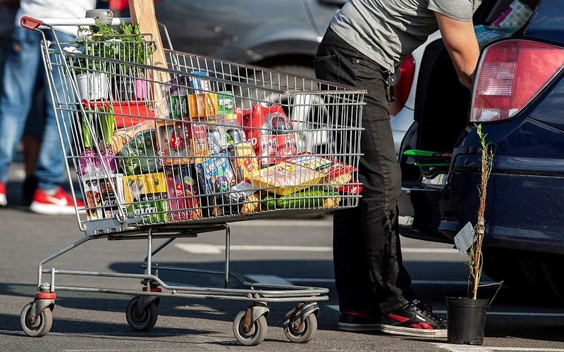 Sondaż: Polski rząd nie radzi sobie z drożyzną