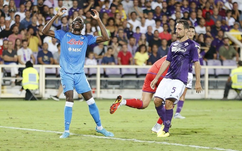 Napoli lead despite a draw in Florence