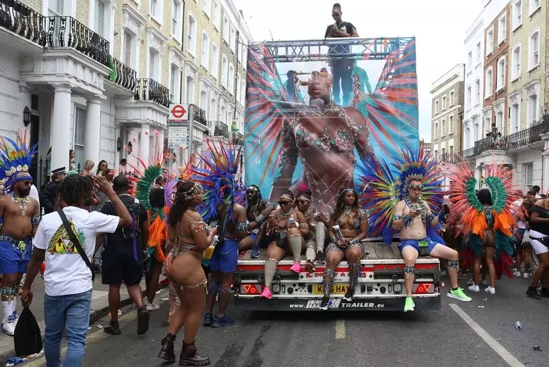 Londyn: Śmierć i poród podczas Notting Hill Carnival