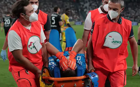 Italian league: Szczesny's injury. Pole lifted on a stretcher