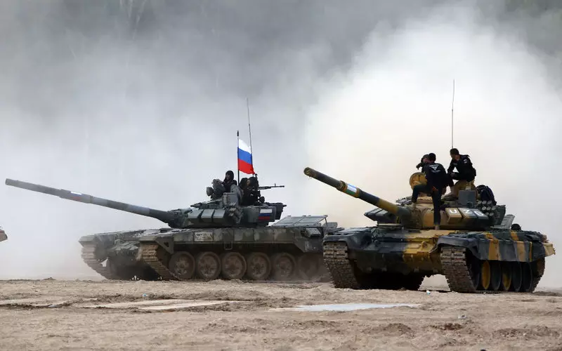 Media: Pod koniec roku w Rosji będzie ostry deficyt amunicji, artylerii i pojazdów opancerzonych