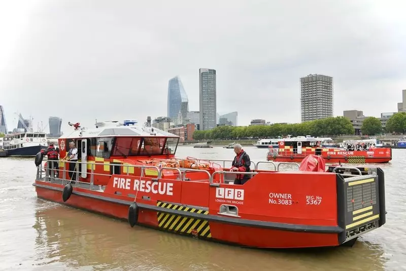 Londyńscy strażacy zaprezentowali nowe łodzie do patrolowania Tamizy