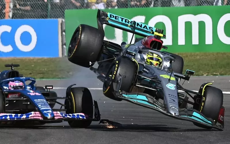 Alonso przeprosił Hamiltona za nazwanie go idiotą