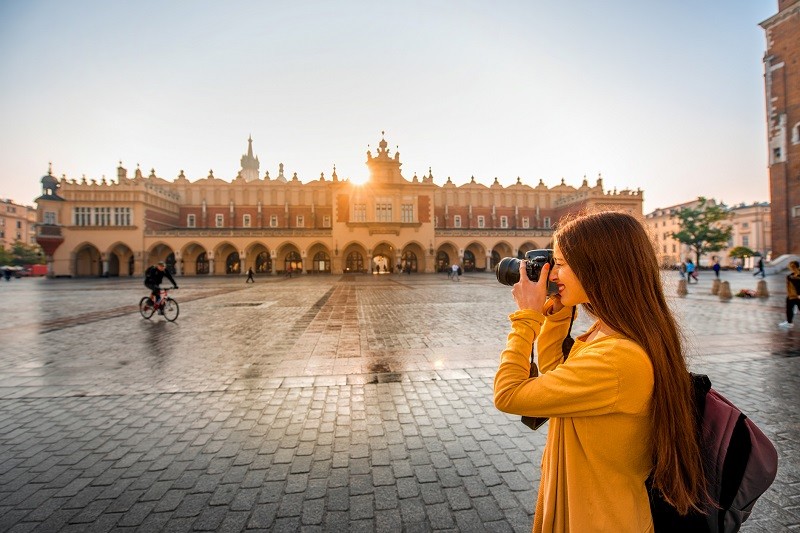 Polska wśród krajów, w których samotnie podróżująca kobieta jest bezpieczna