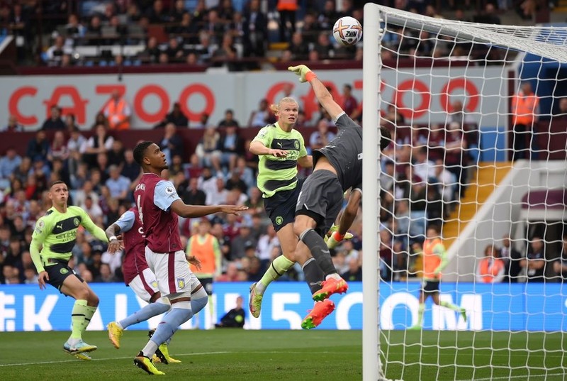 Premier League: Aston Villa draw with champion, Cash with injury