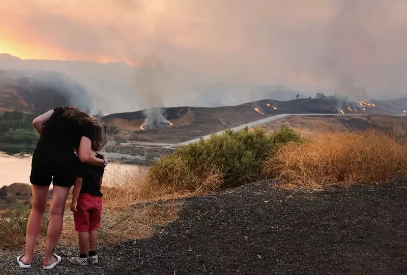USA: Tysiące ludzi ewakuowanych, blisko 3 tysiące ha wypalonych ogniem w kalifornijskich pożarach
