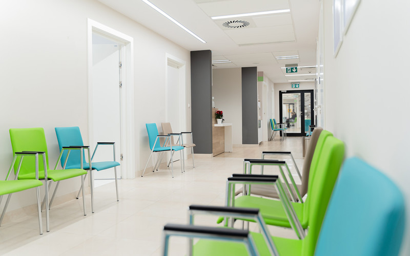 Prywatne szpitale w UK "zarabiają krocie" w związku z kryzysem w NHS