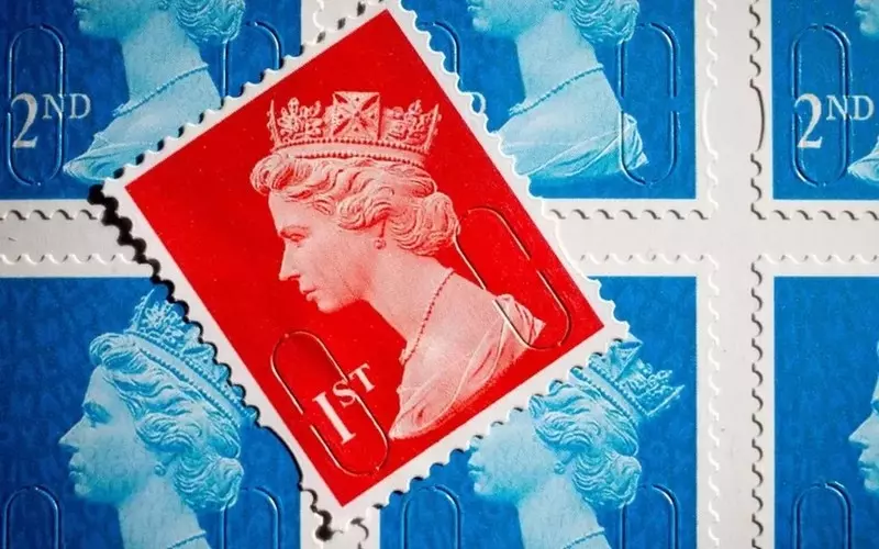 Znaczki pocztowe, paszporty, pieniądze. Kiedy zniknie z nich wizerunek Elżbiety II?