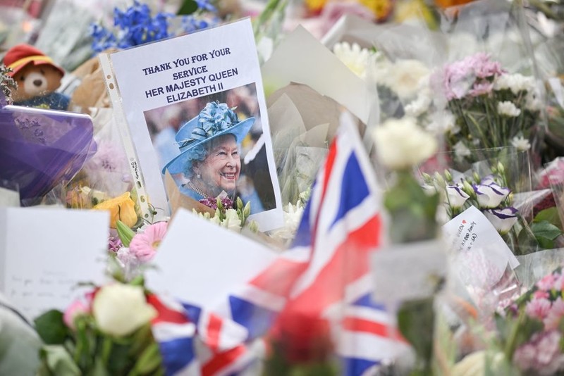 Leaders are expected to arrive at the Queen's funeral on cruise planes and will be driven in buses