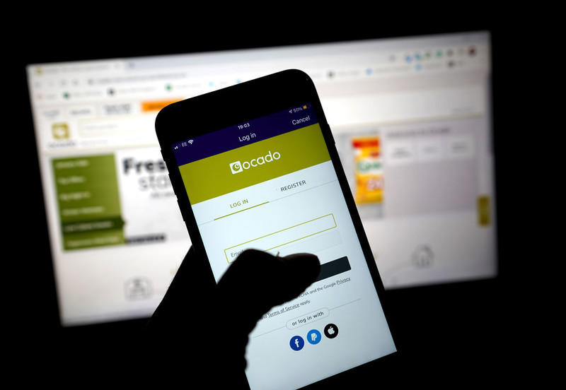 Ocado: Mieszkańcy UK ograniczają zakupy. Powodem rosnące koszty życia