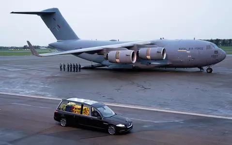 The last flight of Elizabeth II was followed by over 5 million people, the most in history