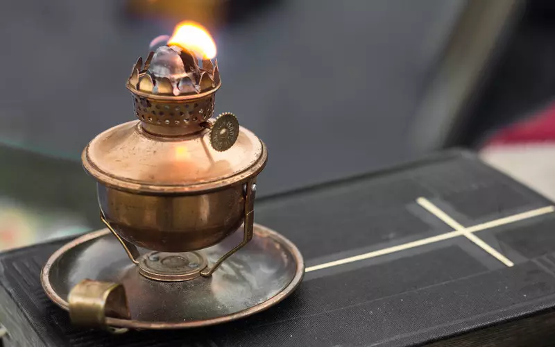 High gas prices induce many Dutch people to heat their homes with kerosene lamps