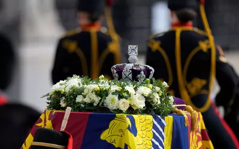 The coffin with the body of Elizabeth II arrived at the Palace of Westminster