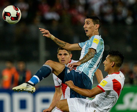 Argentyna bez Messiego remisuje z Peru, Brazylia gromi Boliwię