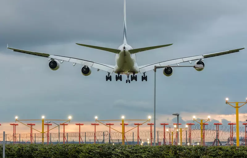 Lotnisko Heathrow odwołuje 100 lotów, by podczas pogrzebu królowej była cisza
