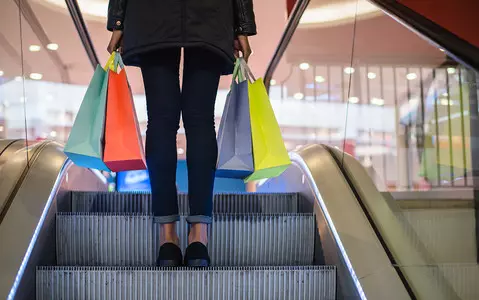 Pound hits new 37-year low as retail sales slide