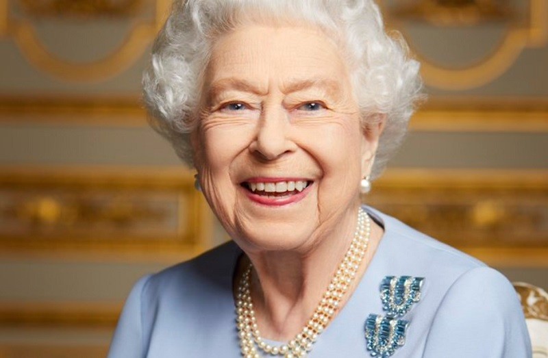 Buckingham Palace releases smiling Queen photograph taken in May
