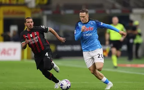 Napoli make title statement at Milan to hold Serie A lead