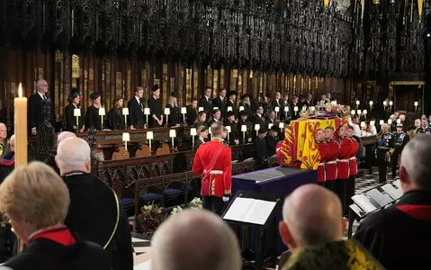 Queen lowered into royal vault