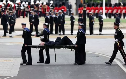 Queen's funeral: Five military personnel collapse 