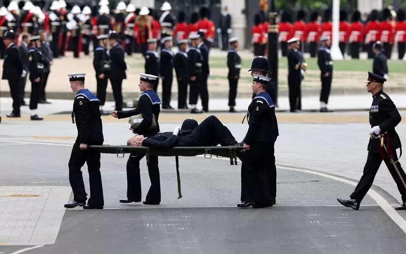 Policjanci, wojskowi i cywile potrzebowali pomocy podczas uroczystości pogrzebowych Elżbiety II