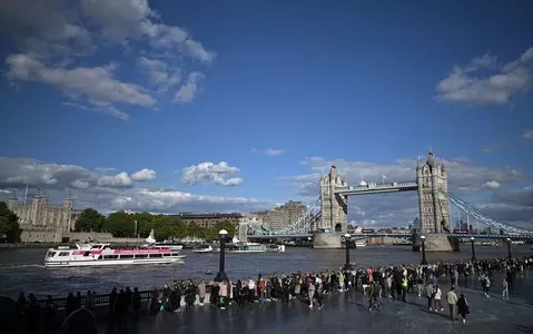 London: More than 250,000 people passed by the coffin with the body of Elizabeth II