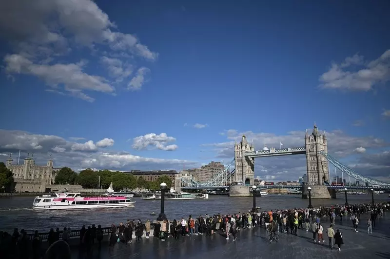 London: More than 250,000 people passed by the coffin with the body of Elizabeth II