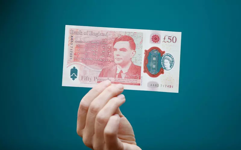 Bank Anglii przypomina: To już ostatnie 10 dni na użycie papierowych banknotów