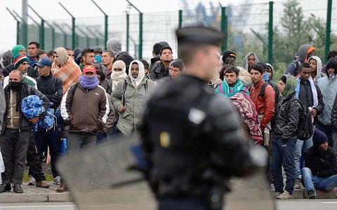 Koniec "dżungli" w Calais? 9 tysięcy imigrantów trafi do innych miast