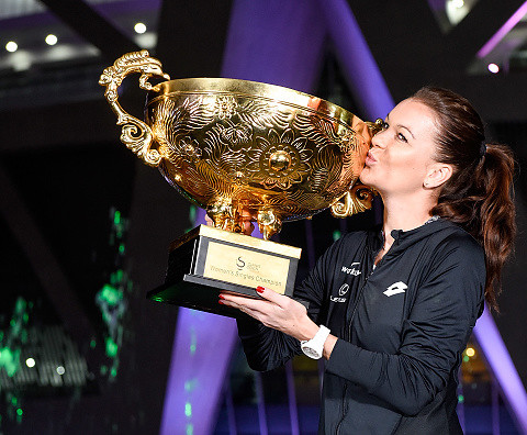 Johanna Konta beaten by Agnieszka Radwanska in China Open final