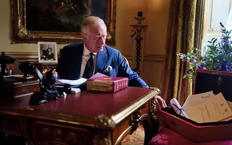 The first photo of Charles III at work - with a red box