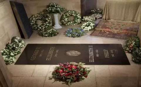 Queen Elizabeth II: Picture of chapel ledger stone released