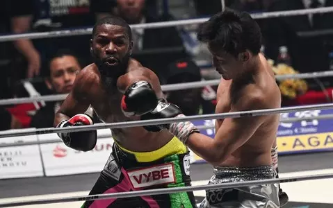 Mayweather defeated Asakura and made fortune