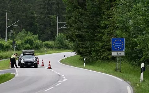 Z powodu napływu migrantów Niemcy przedłużają kontrole na granicy z Austrią