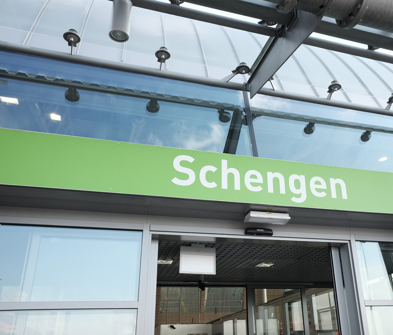 More Schengen countries introduce border controls