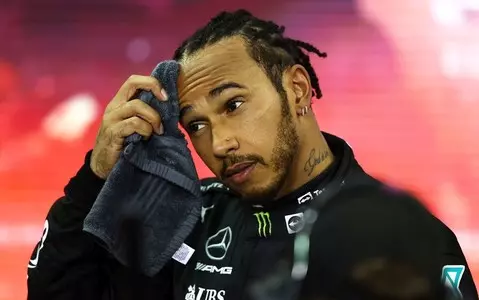 25,000 euro fine for Mercedes for Hamilton's nose ring