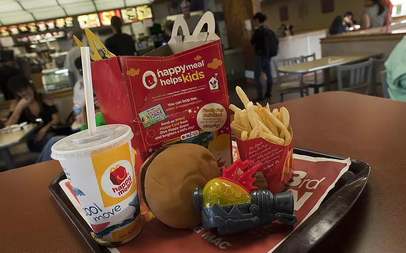 Fani McDonald's w UK zawiedzeni brakiem Happy Mealów dla dorosłych
