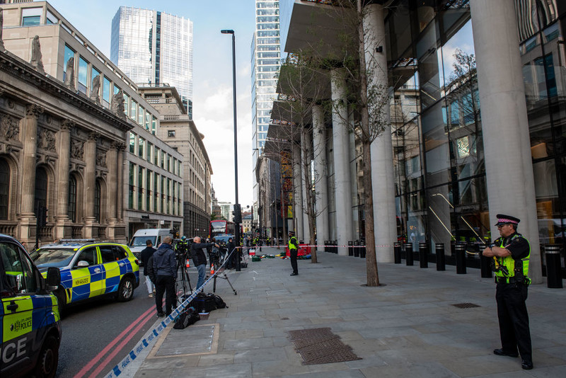Bishopsgate: Three hurt in City of London phone-snatch stabbings