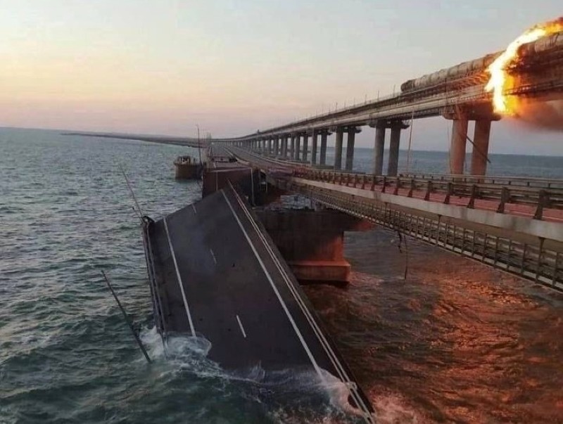 Media: The explosion on the bridge to Crimea is an operation of the Security Service of Ukraine