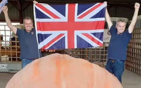 England: Britain's largest pumpkin has caused traffic chaos on the road