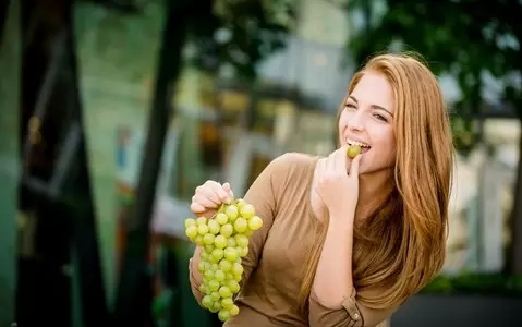 London restaurant seeks employees to feed guests grapes