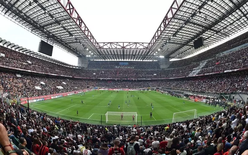 Liga włoska: Klasyk dla Milanu, drużyna Szczęsnego i Milika coraz niżej