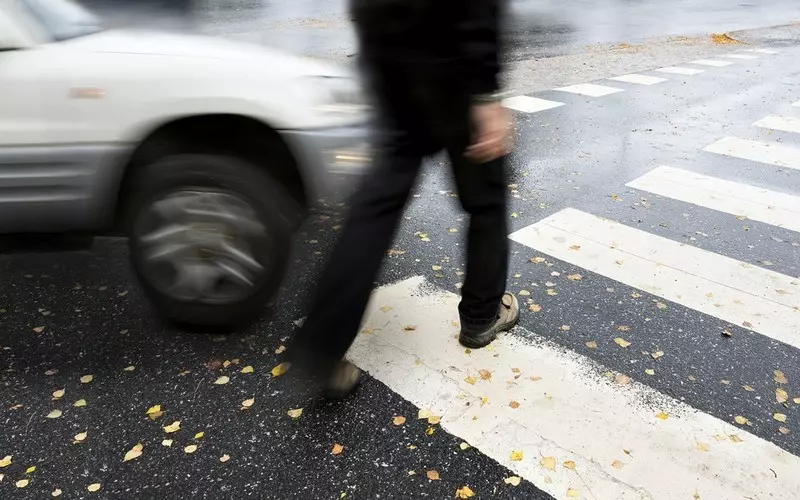Mężczyźni w UK trzy razy częściej niż kobiety powodują kolizje drogowe, których ofiarami są piesi