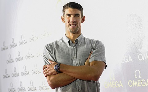 Pływak Michael Phelps otrzymał owacje na stojąco przed meczem... NFL