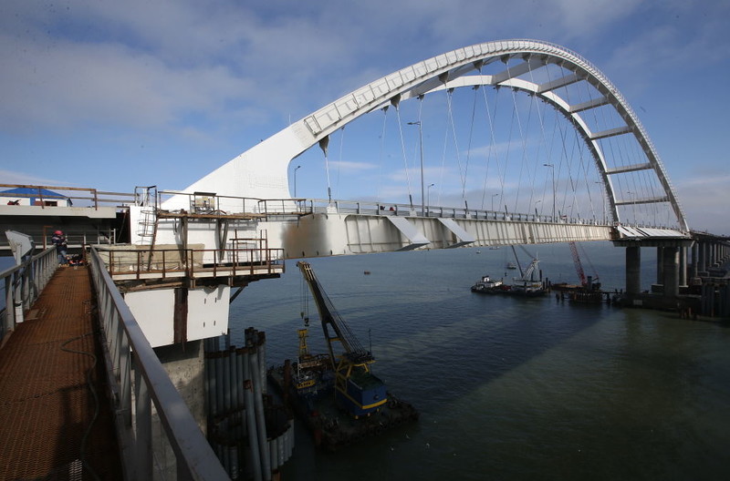 Dutch companies that helped build a bridge to Crimea have so far suffered no consequences