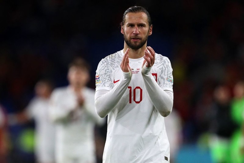 MŚ 2022: Krychowiak będzie trenować przez miesiąc z Legią