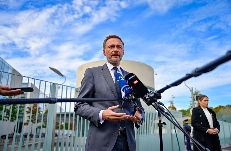 Niemcy to "dziecko stwarzające problemy", które nie radzi sobie z kryzysem