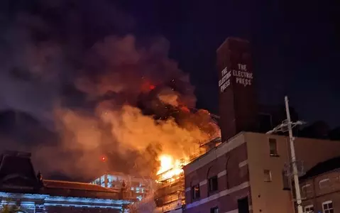 Huge fire rips through building in Leeds with ‘loud explosions’